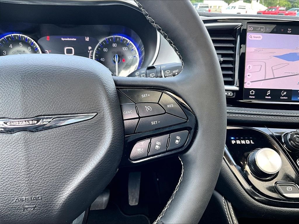 Used 2025 Chrysler Pacifica Limited FWD image 25
