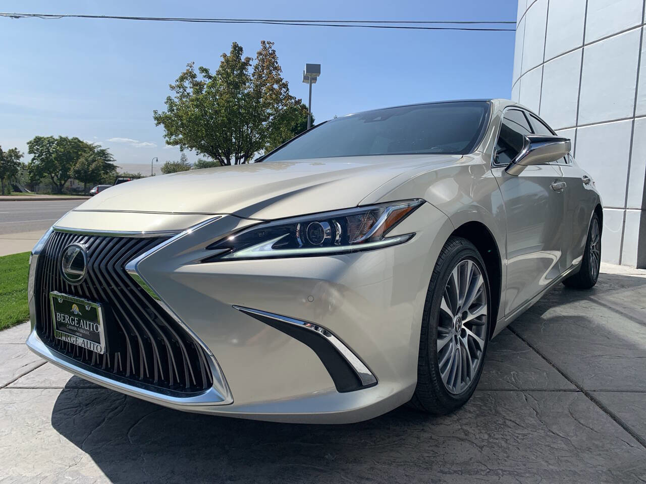 Used 2021 Lexus ES 350 w/ Premium Package image 3