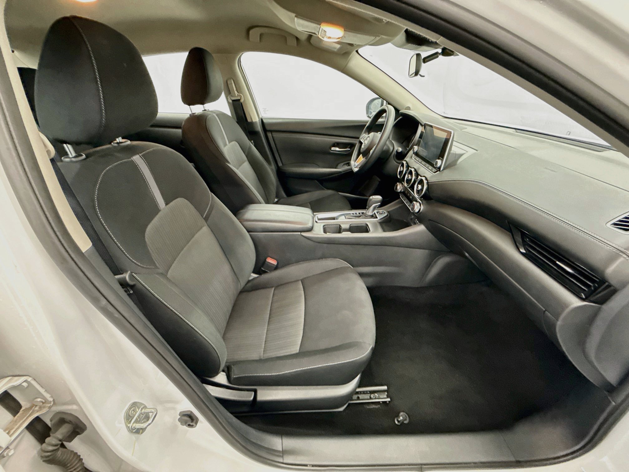 Used 2025 Nissan Sentra SV FWD image 28