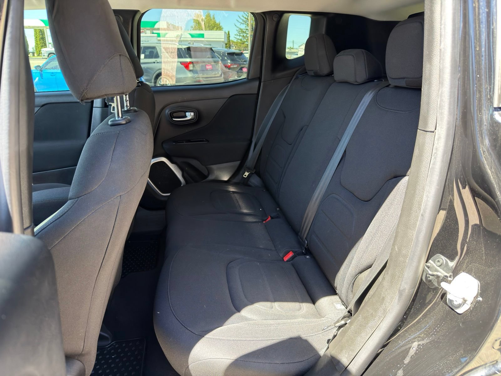 Used 2018 Jeep Renegade Latitude w/ Cold Weather Group AWD/4WD image 26