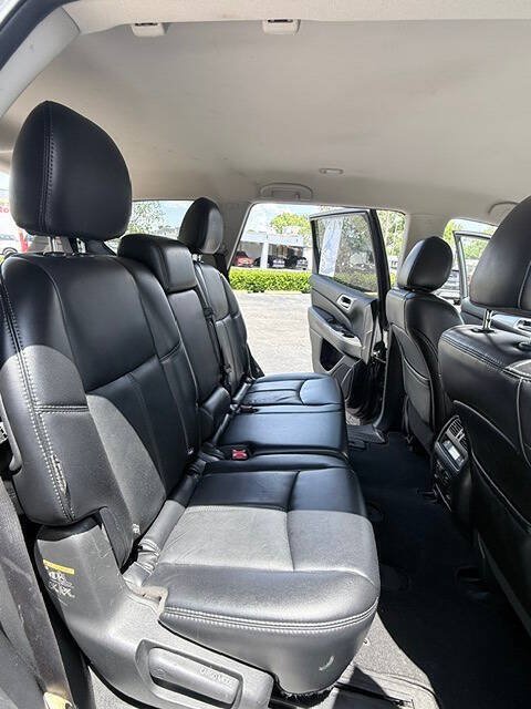 Used 2019 Nissan Pathfinder SL w/ Cargo Package AWD/4WD image 15