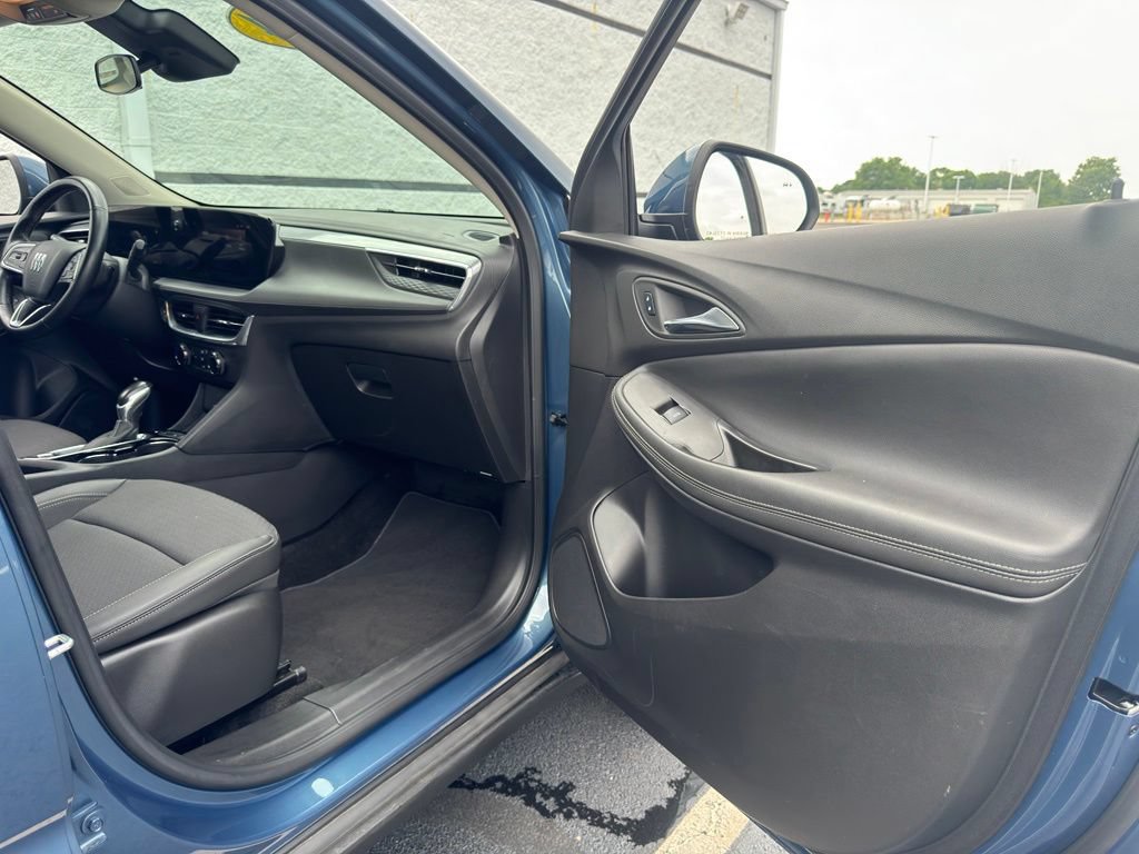 Used 2024 Buick Encore GX Preferred FWD image 25