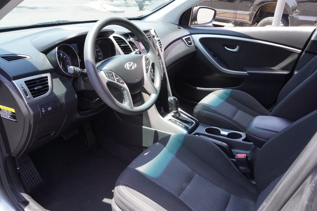 Used 2016 Hyundai Elantra GT FWD image 16