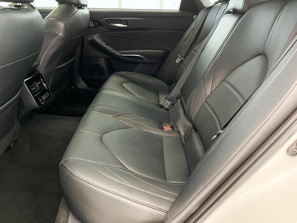 Used 2021 Toyota Avalon Limited image 30