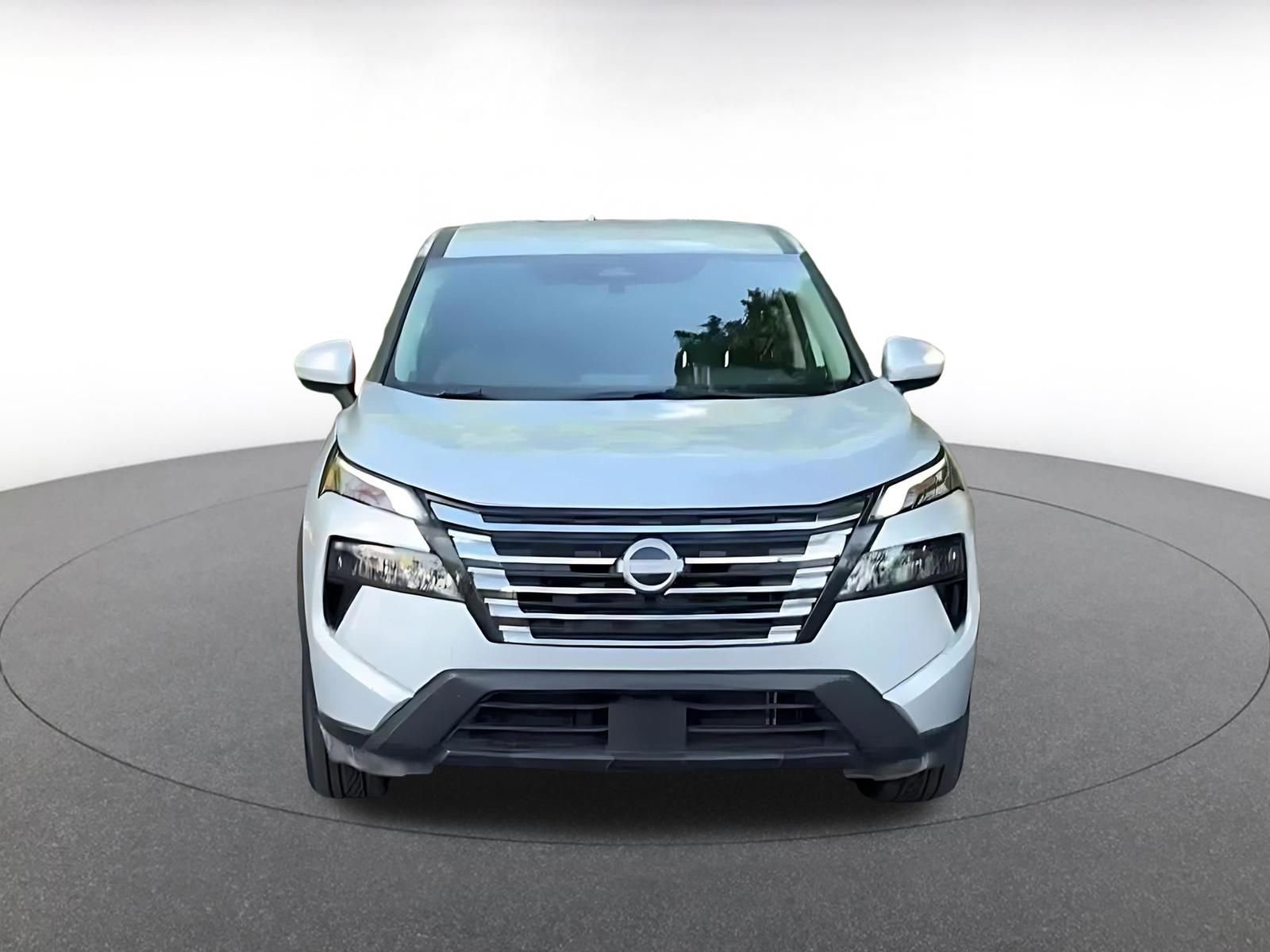 Used 2025 Nissan Rogue SV FWD image 4