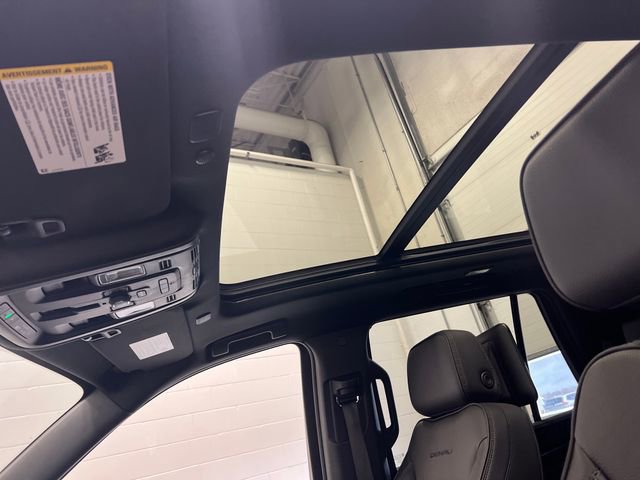 Used 2023 GMC Yukon Denali w/ Advanced Technology Package image 15