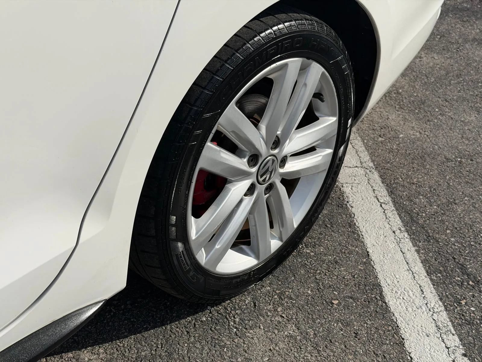 Used 2012 Volkswagen Jetta GLI FWD image 30