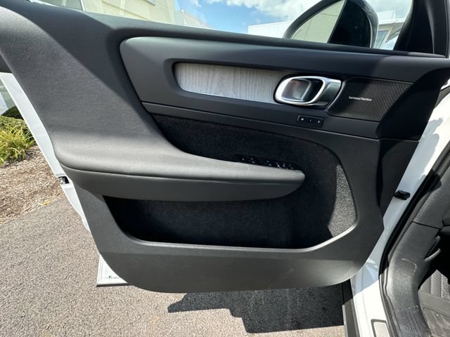 Used 2025 Volvo XC40 B5 Plus w/ Protection Package Premier AWD/4WD image 23