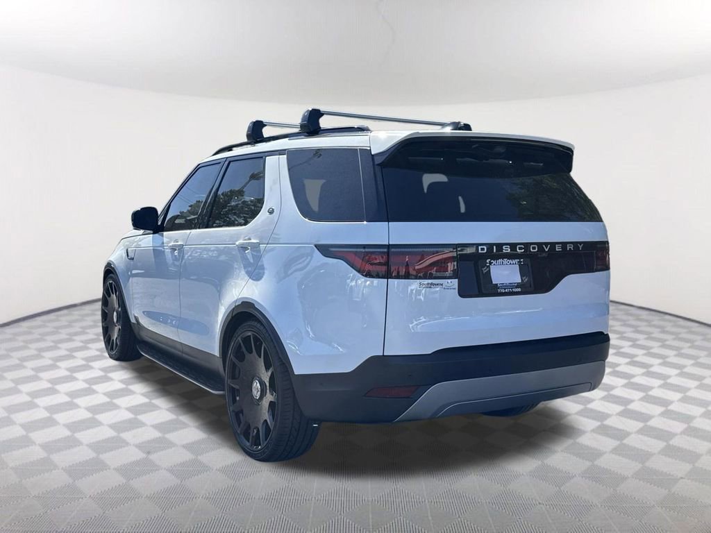 Used 2025 Land Rover Discovery S image 7