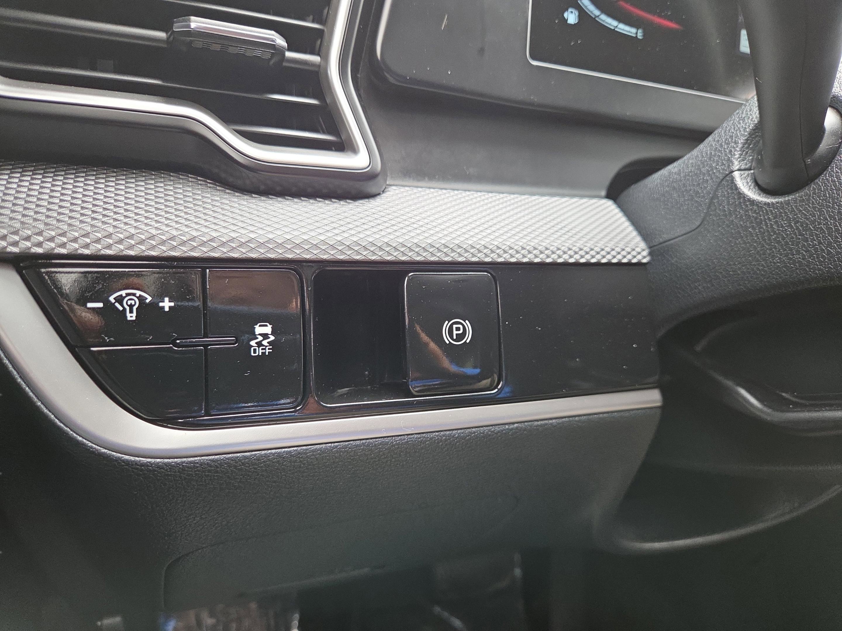 Used 2025 Kia Sportage LX image 23