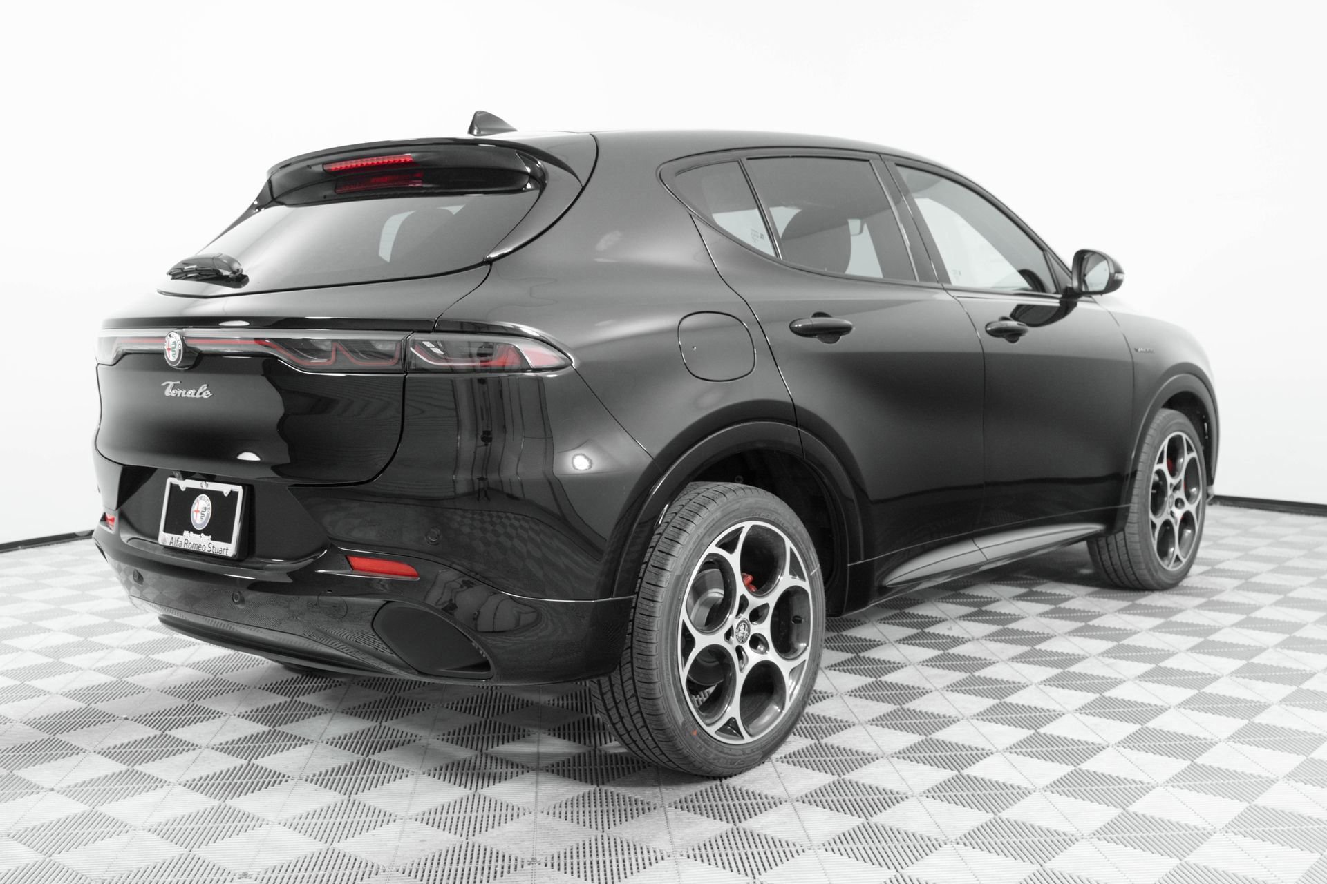 New 2025 Alfa Romeo Tonale w/ Premium Package AWD/4WD image 7