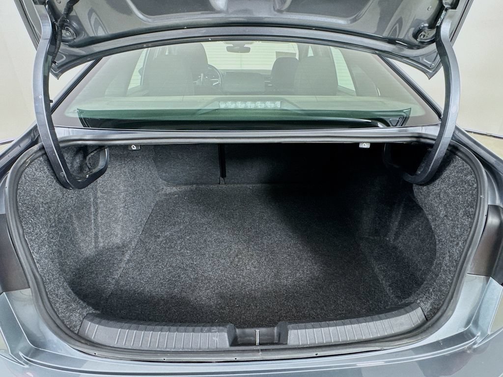 Used 2025 Volkswagen Jetta Sport FWD image 28