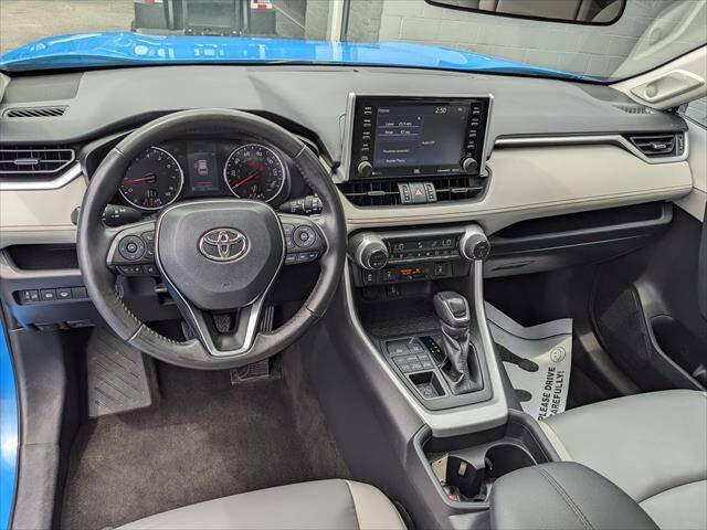 Used 2019 Toyota RAV4 XLE Premium w/ Cold Weather Package AWD/4WD image 16