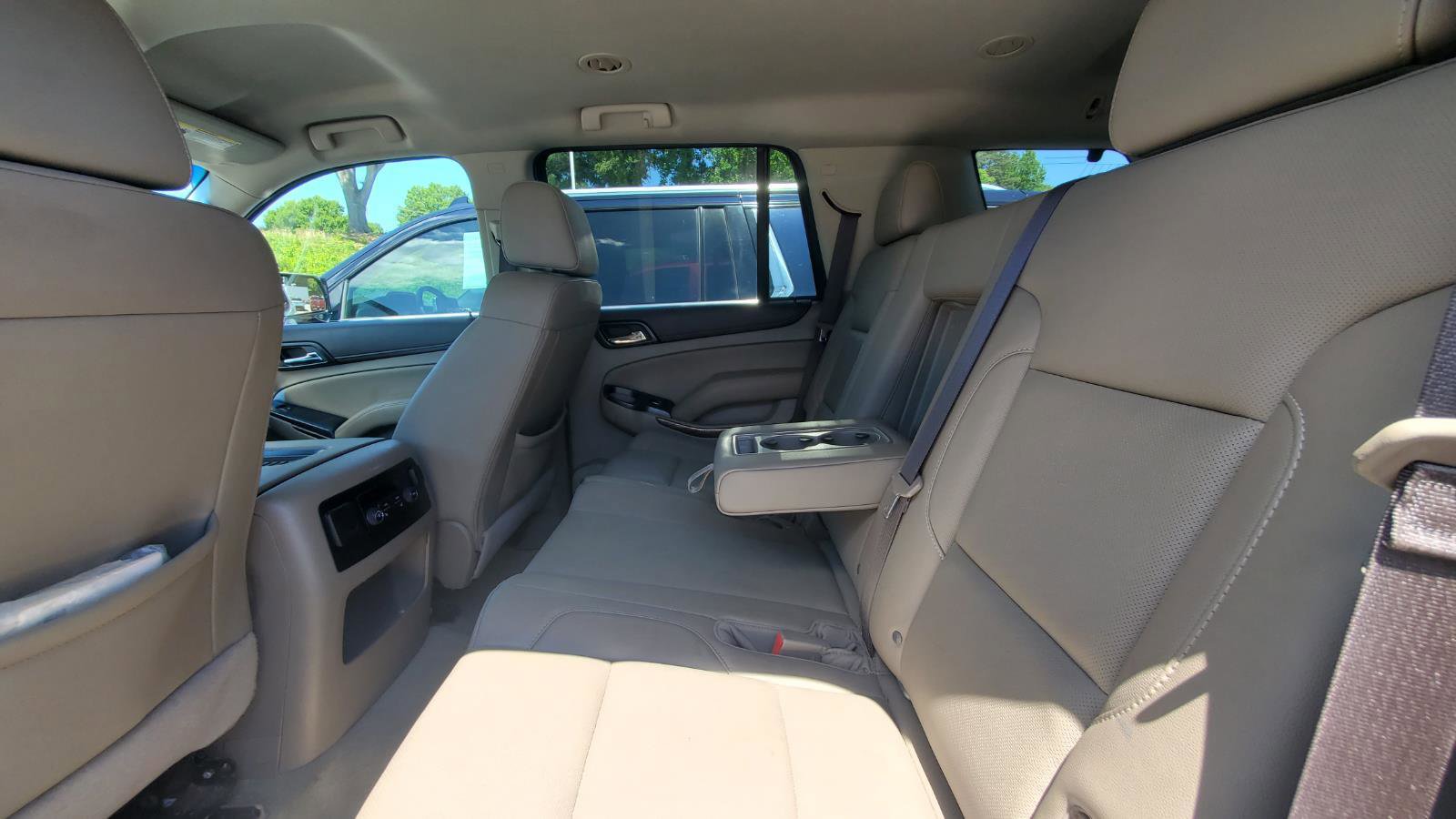 Used 2017 GMC Yukon SLT w/ Premium Edition RWD image 5