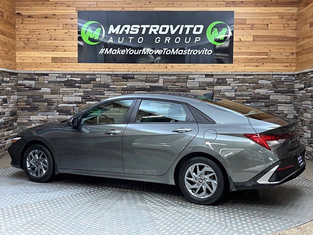 Used 2025 Hyundai Elantra Hybrid FWD image 7