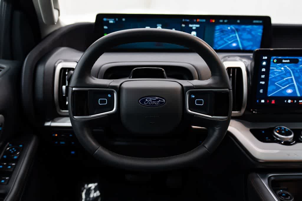 Used 2025 Ford Expedition Active AWD/4WD image 16