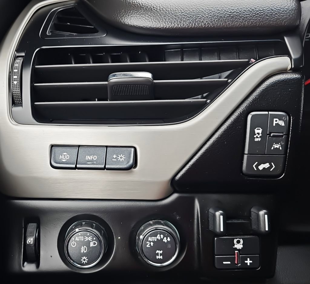 Used 2019 GMC Yukon XL Denali image 30