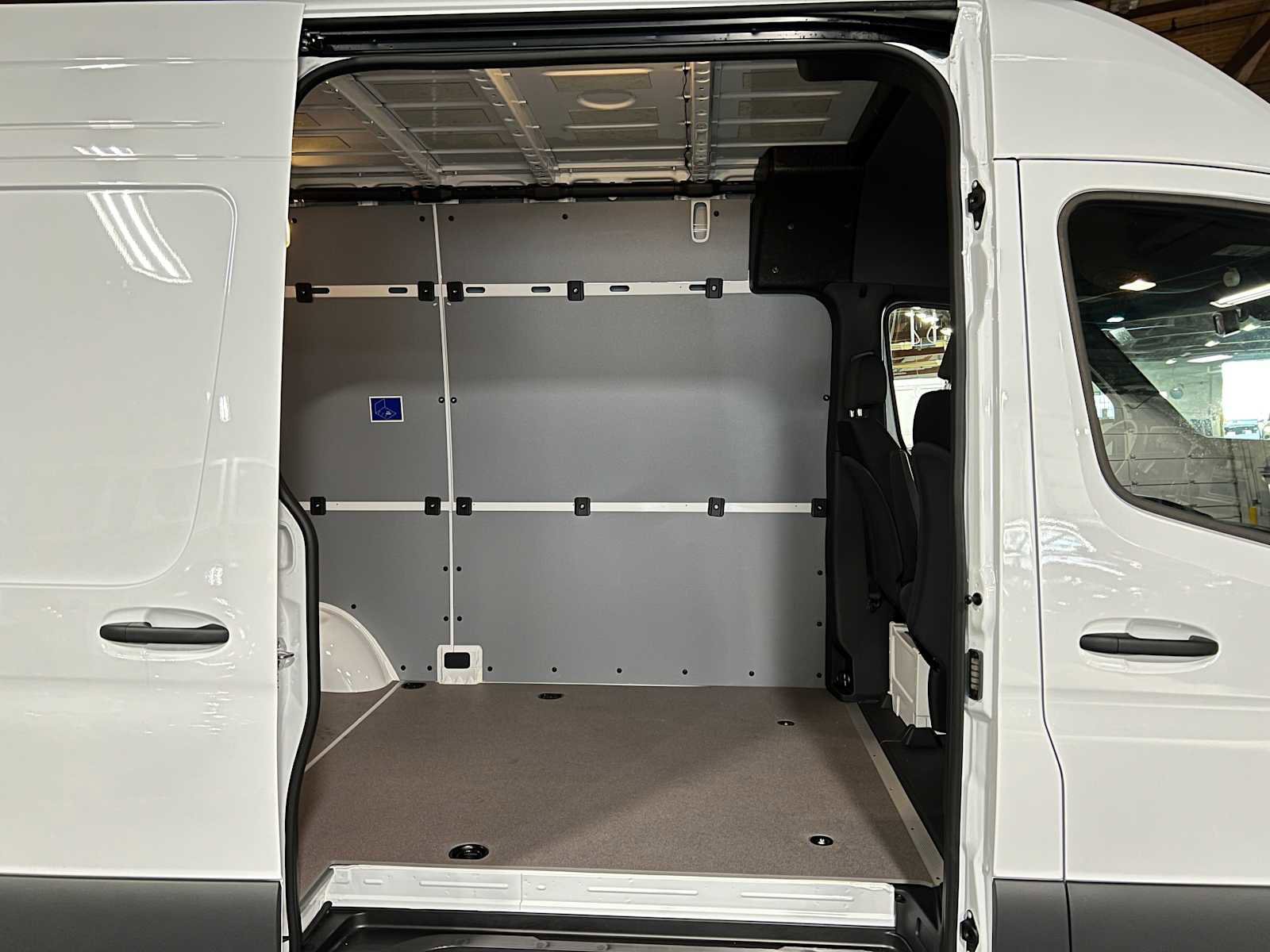 Used 2025 Mercedes-Benz Sprinter 2500 image 13