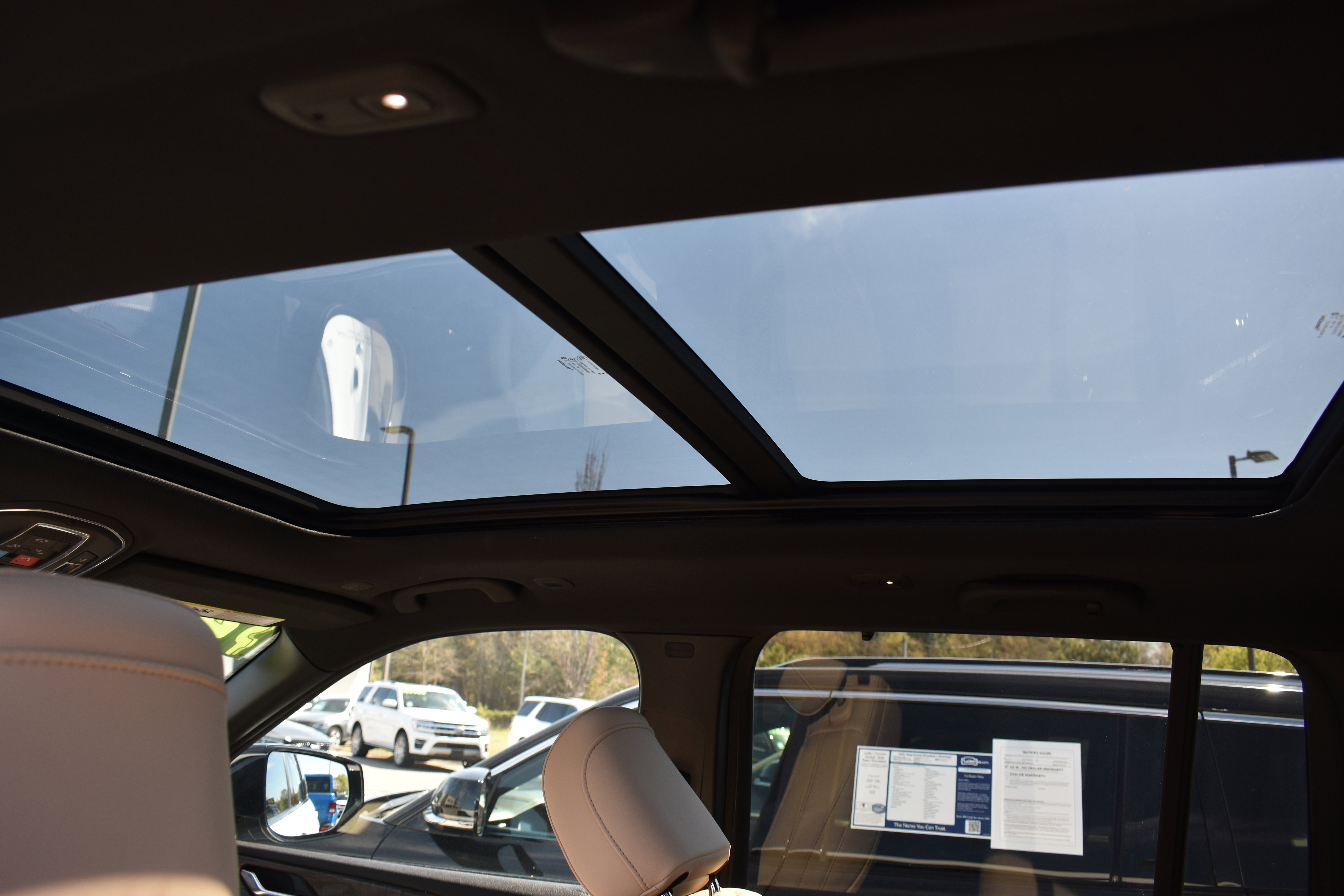 Used 2025 Jeep Grand Cherokee Limited w/ Luxury Tech Group II image 28