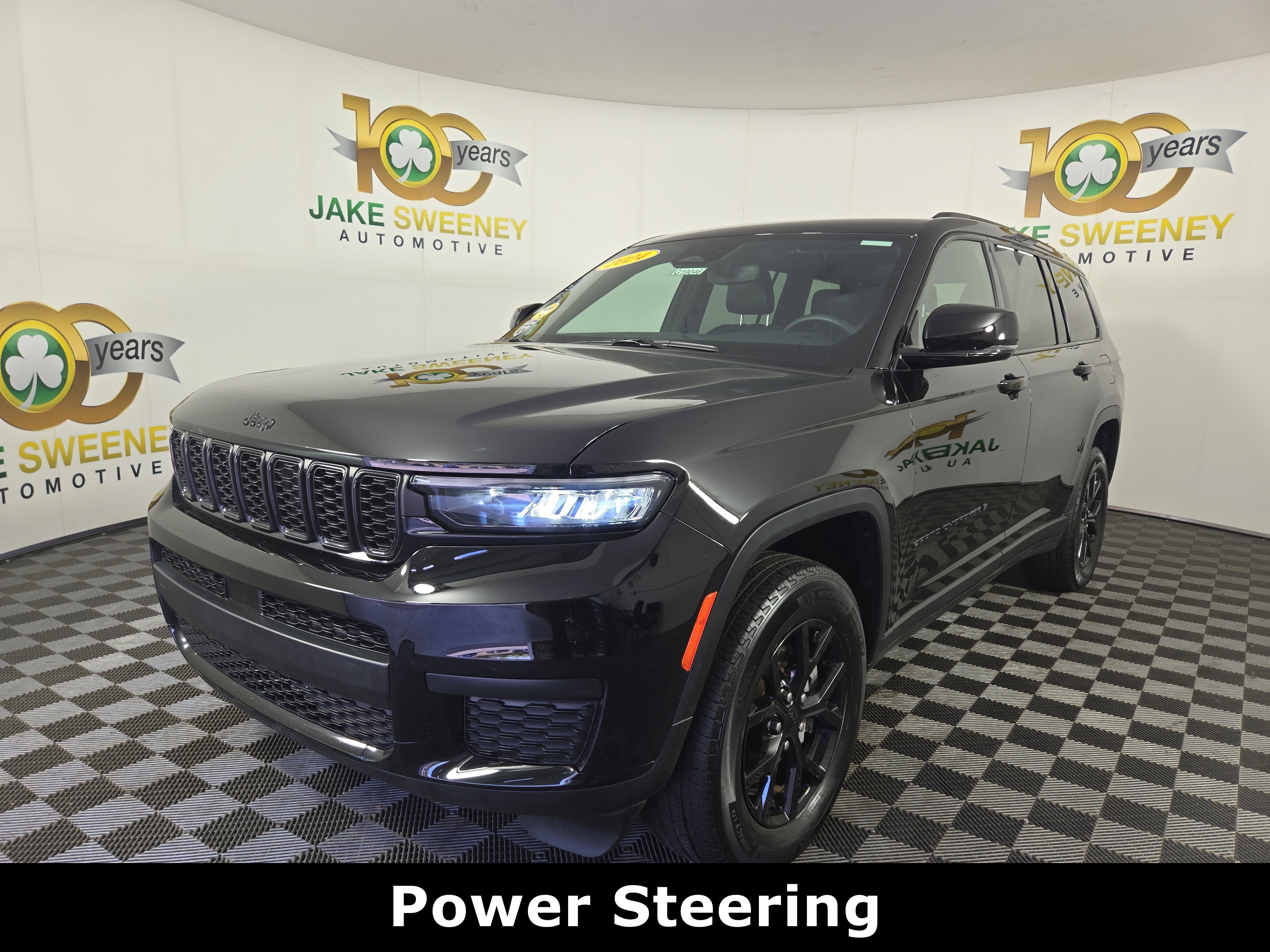 Used 2024 Jeep Grand Cherokee L Laredo image 3