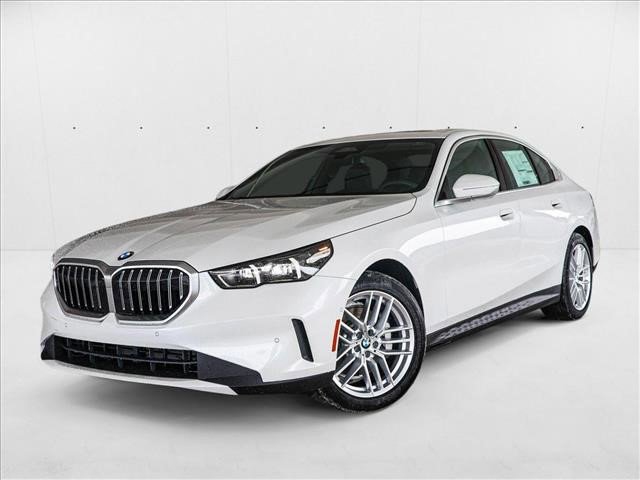 Used 2025 BMW 530i xDrive image 1