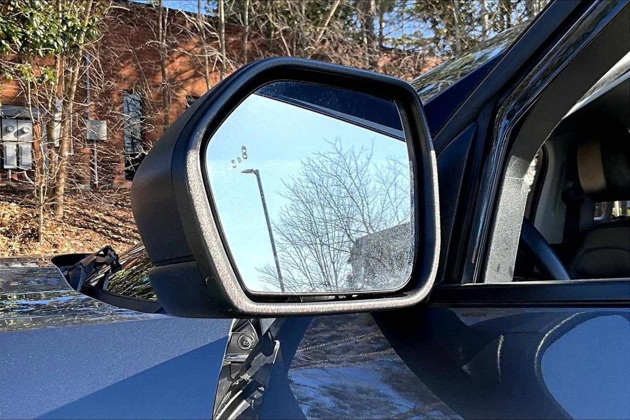 Used 2022 Ford Explorer XLT w/ Equipment Group 202A image 29