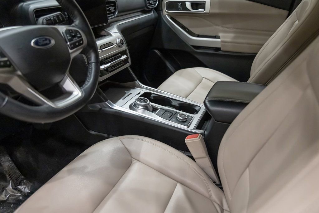 Used 2021 Ford Explorer XLT w/ Equipment Group 202A image 19