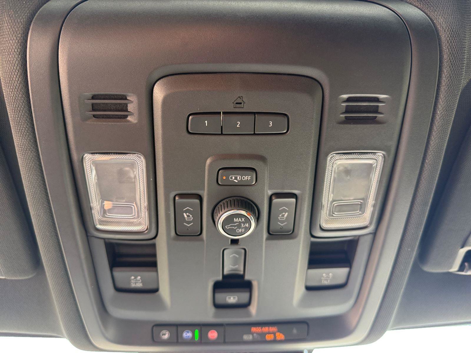 Used 2023 GMC Yukon AT4 w/ AT4 Premium Plus Package AWD/4WD image 17