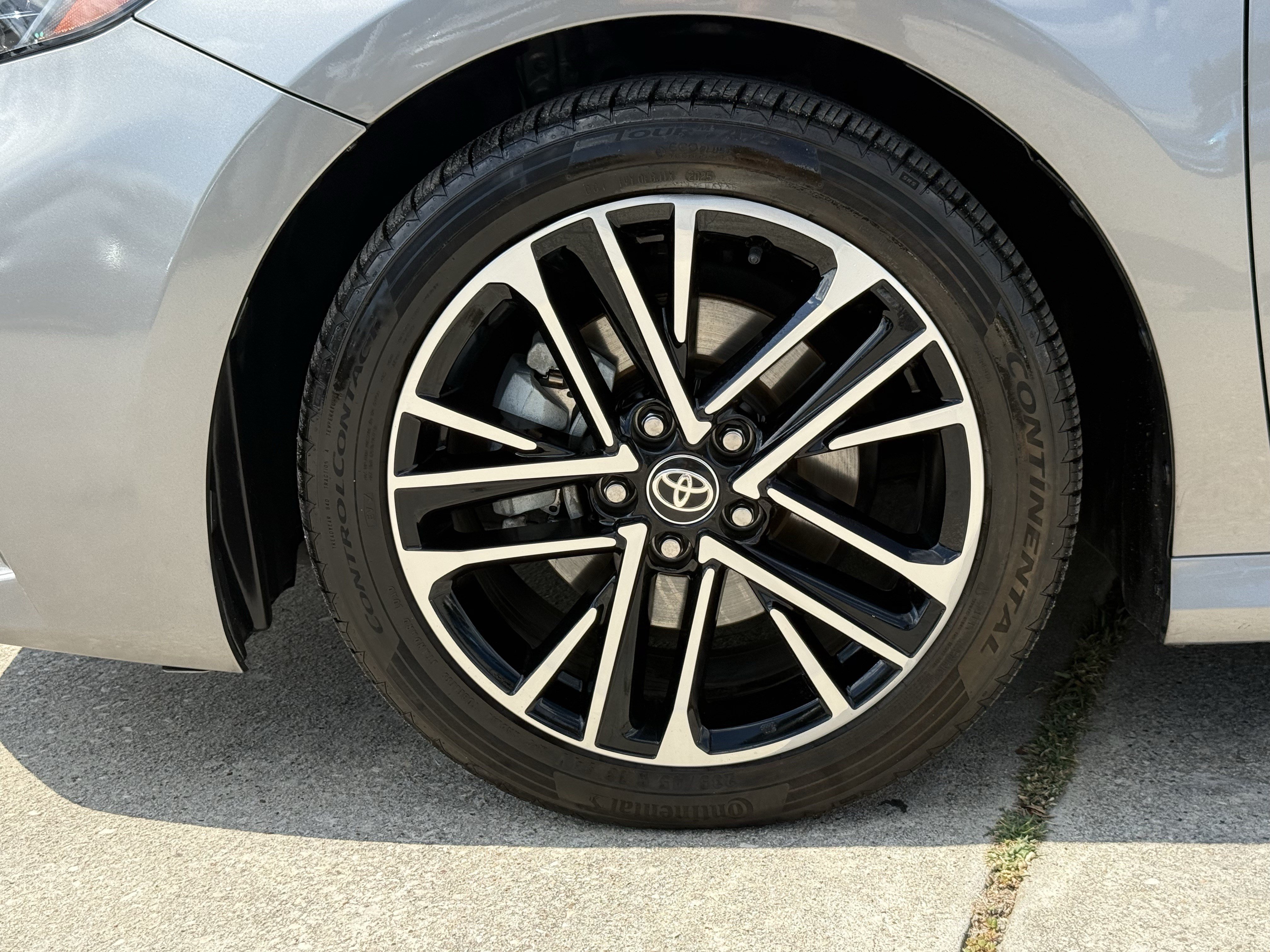 Used 2025 Toyota Camry XLE FWD image 12