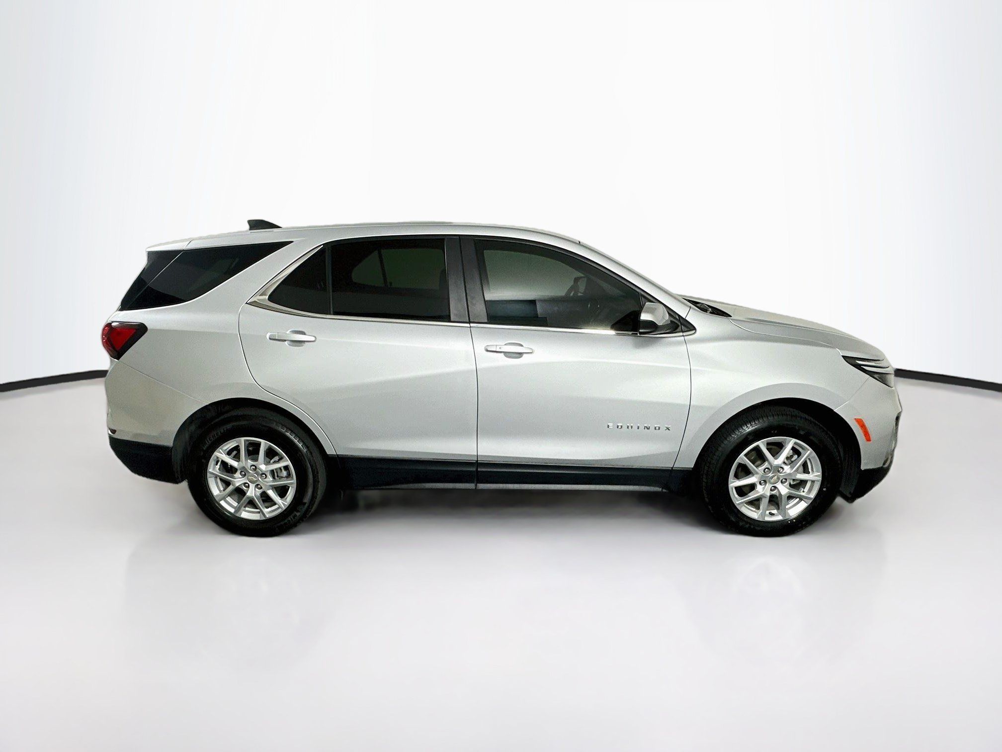 Used 2022 Chevrolet Equinox LT w/ LPO, Floor Liner Package FWD image 10