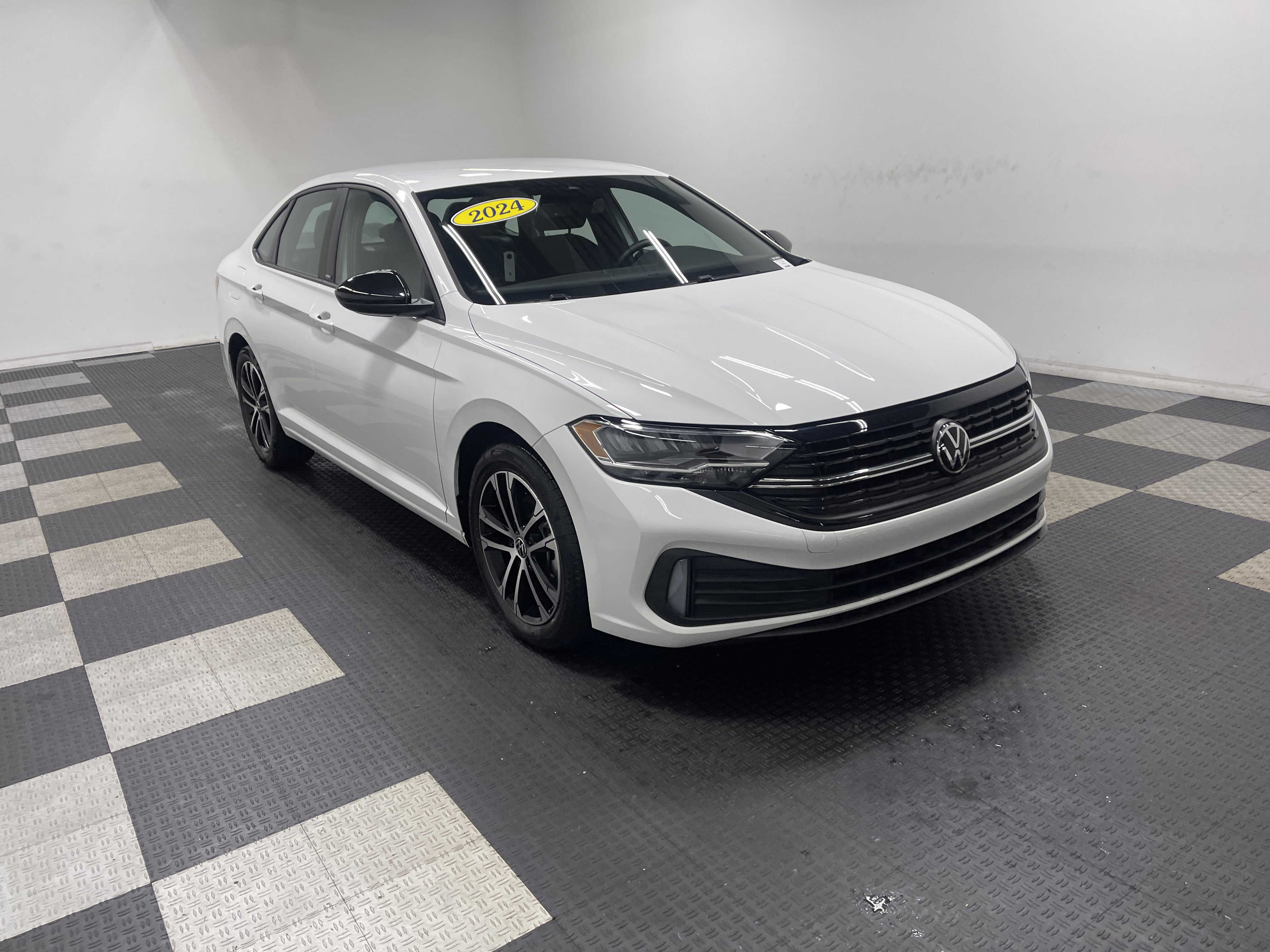Used 2024 Volkswagen Jetta Sport image 6