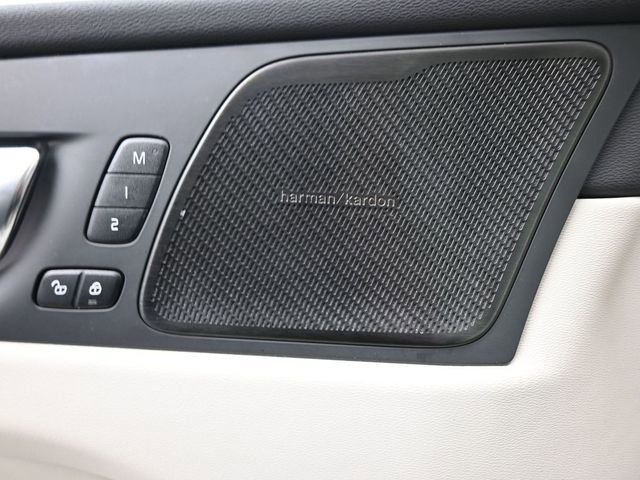 Used 2023 Volvo XC60 B5 Ultimate image 28