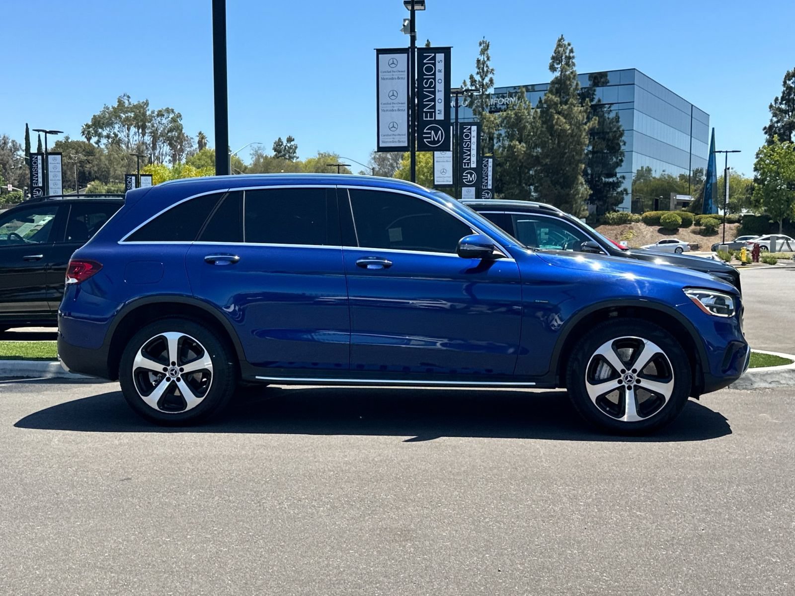 Used 2020 Mercedes-Benz GLC 350e 4MATIC image 2