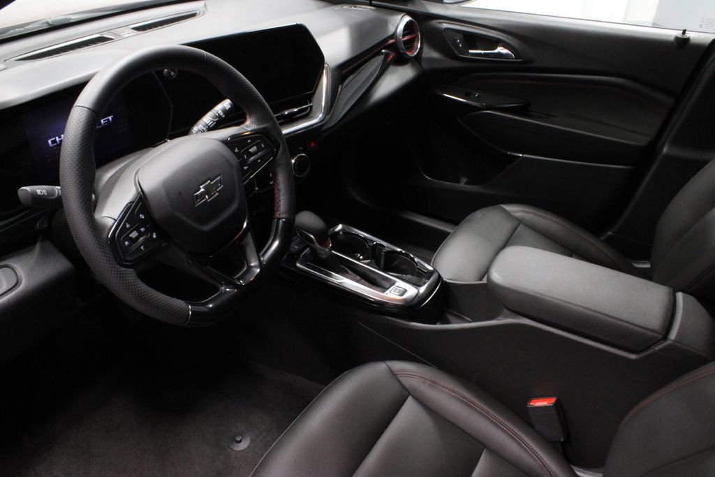 Used 2025 Chevrolet Trax RS w/ Driver Confidence Package FWD image 22