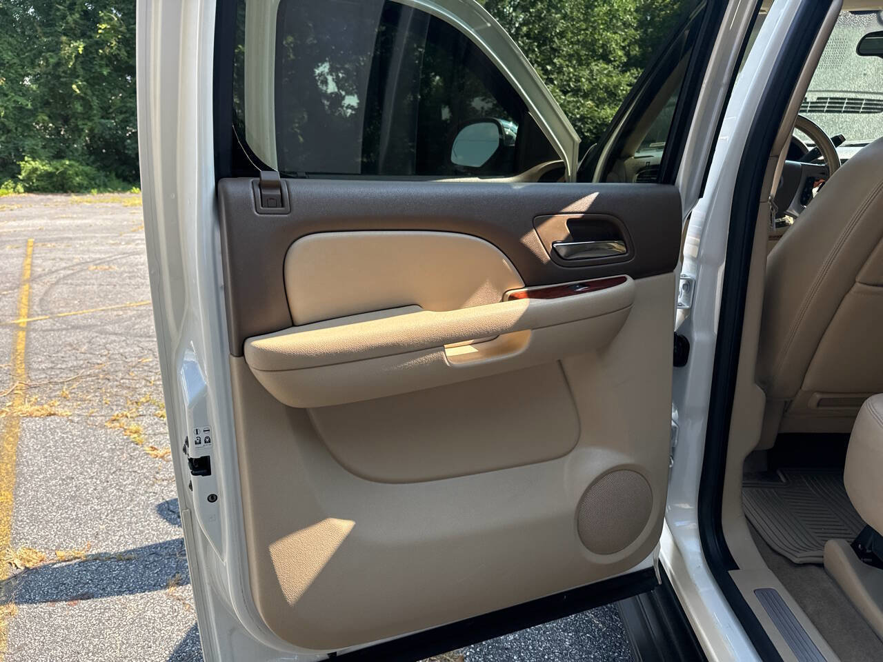 Used 2012 Chevrolet Avalanche LTZ RWD image 18