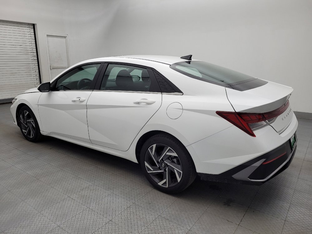 Used 2025 Hyundai Elantra SEL image 3