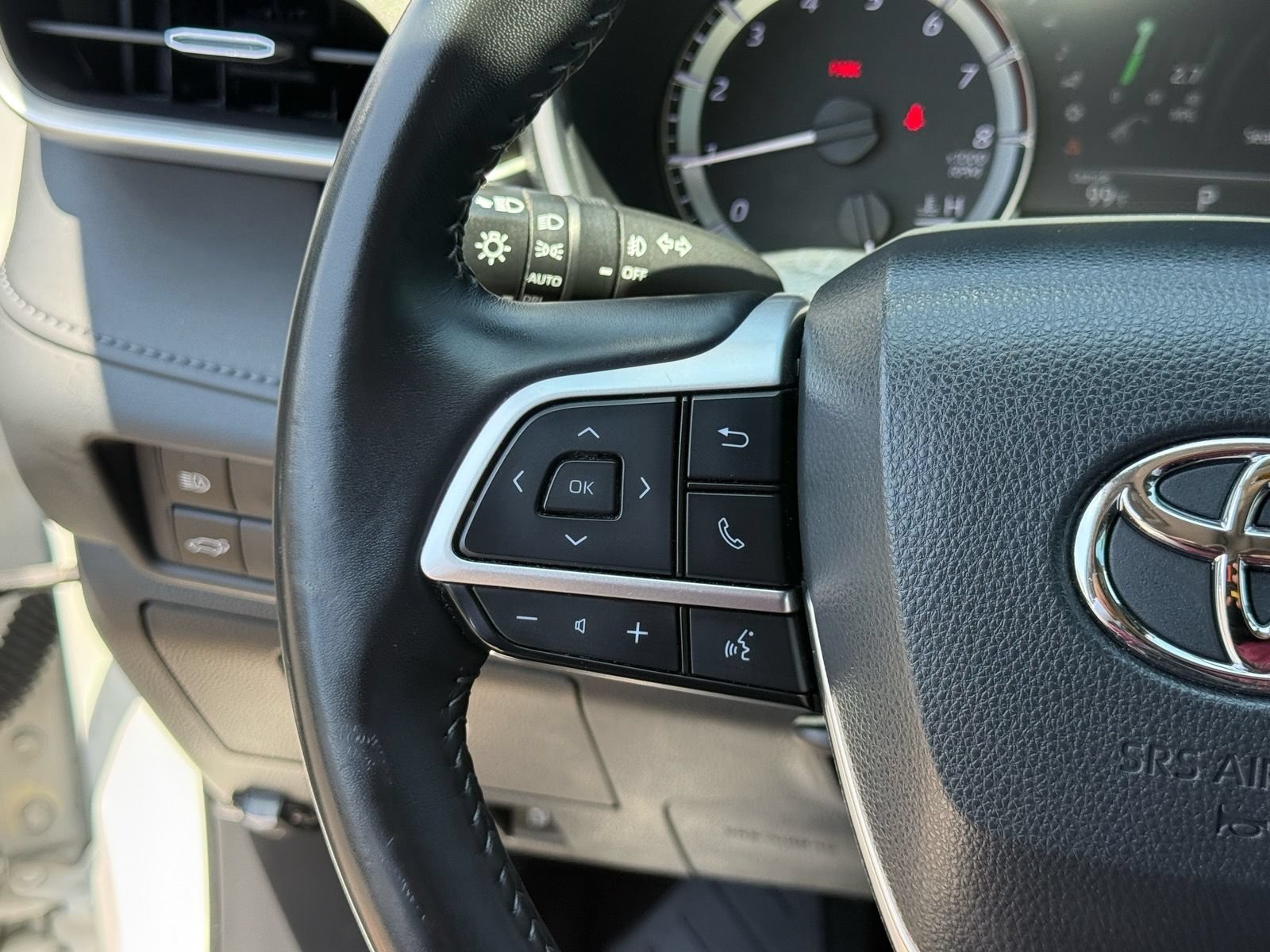Used 2023 Toyota Highlander XLE FWD image 17