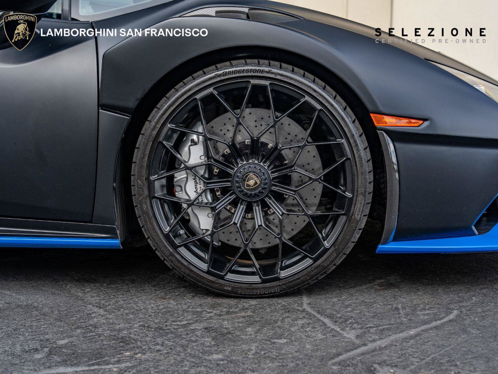 Used 2024 Lamborghini Huracan STO RWD image 11