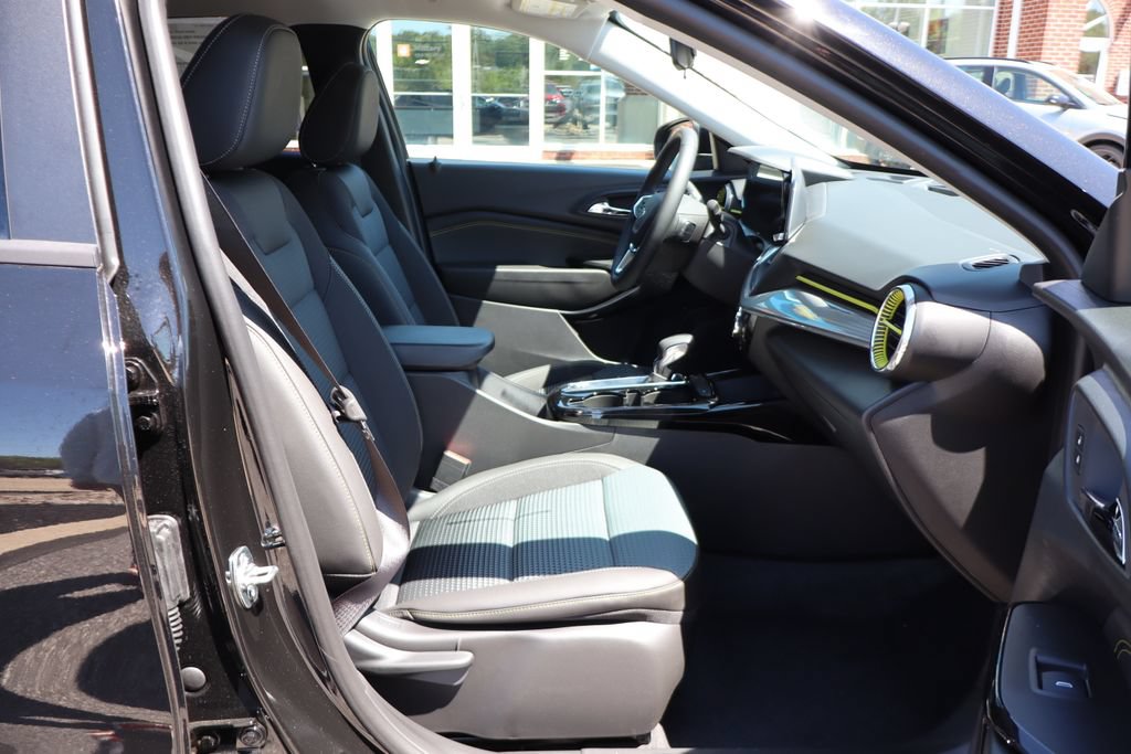 New 2026 Chevrolet Trax LT w/ Driver Confidence Package FWD image 40