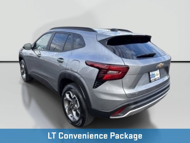 Used 2025 Chevrolet Trax LT w/ LT Convenience Package FWD image 3