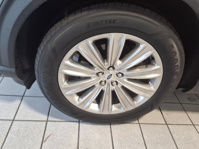Used 2023 Ford Explorer Limited w/ Limited Technology Package RWD image 5