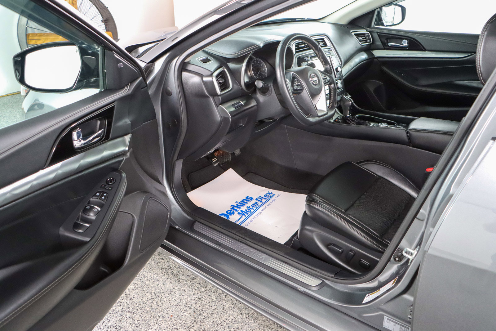 Used 2023 Nissan Maxima SV w/ Floor Mat Group image 3