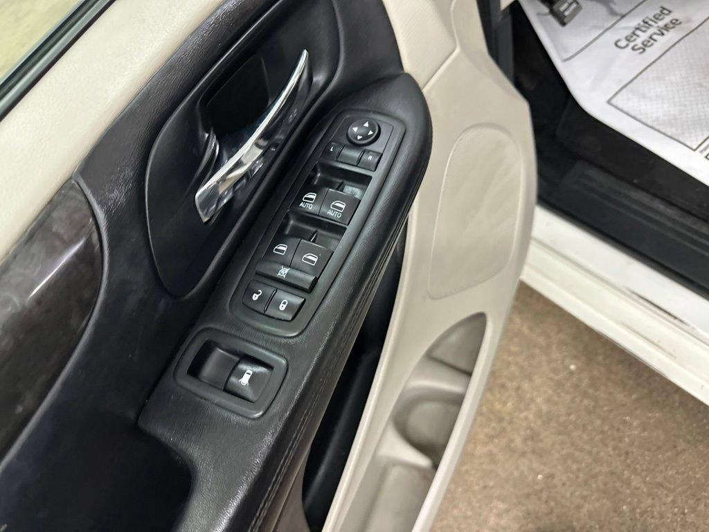 Used 2012 Dodge Grand Caravan SXT w/ Entertainment Group 1 FWD image 38