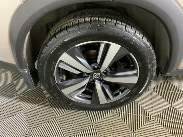 Used 2021 Nissan Rogue SL w/ Premium Package image 13