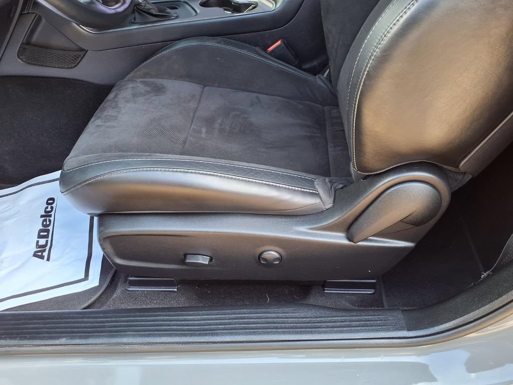 Used 2023 Dodge Challenger R/T w/ Plus Package RWD image 20