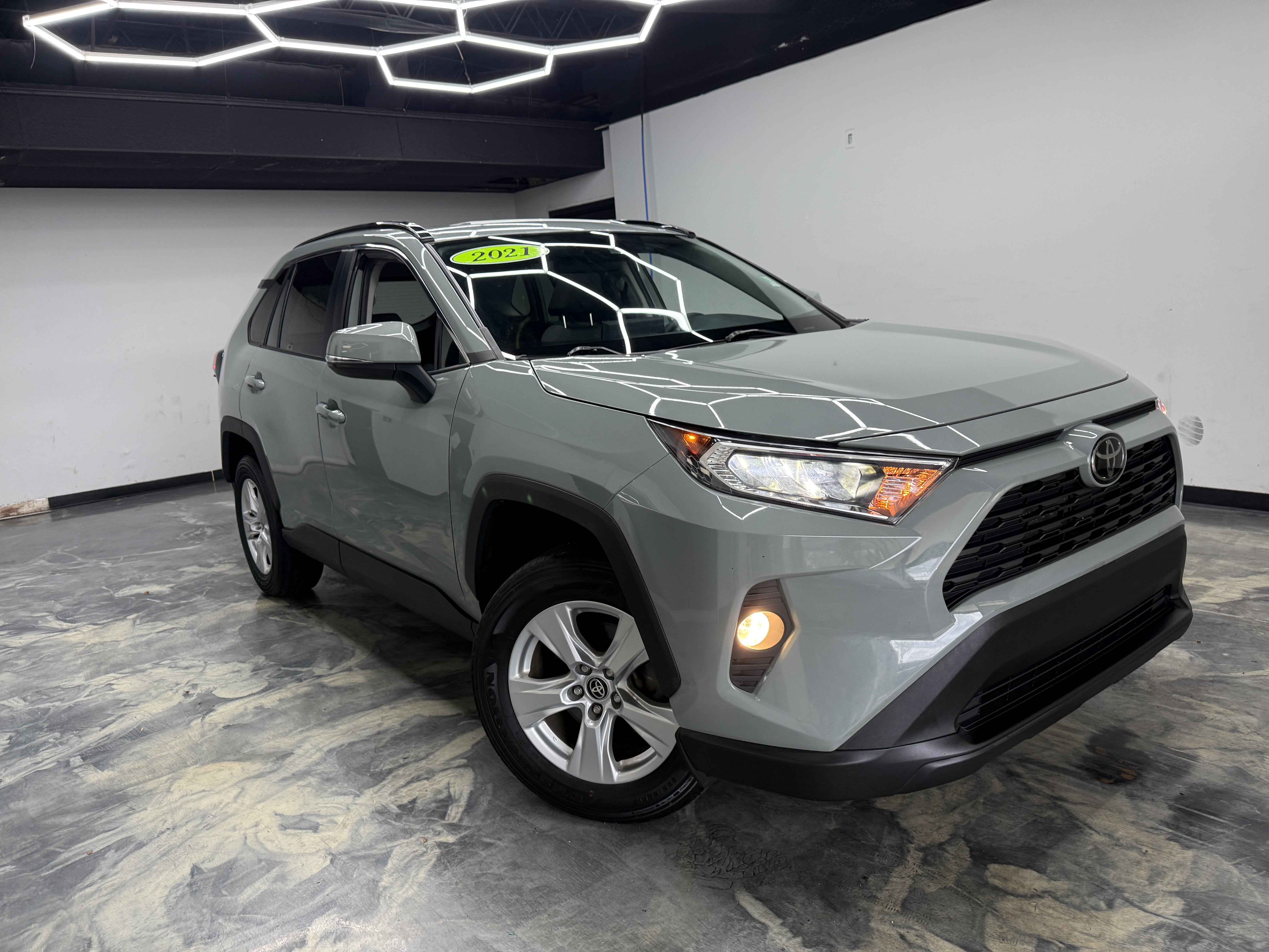 Used 2021 Toyota RAV4 XLE w/ Convenience Package AWD/4WD image 7