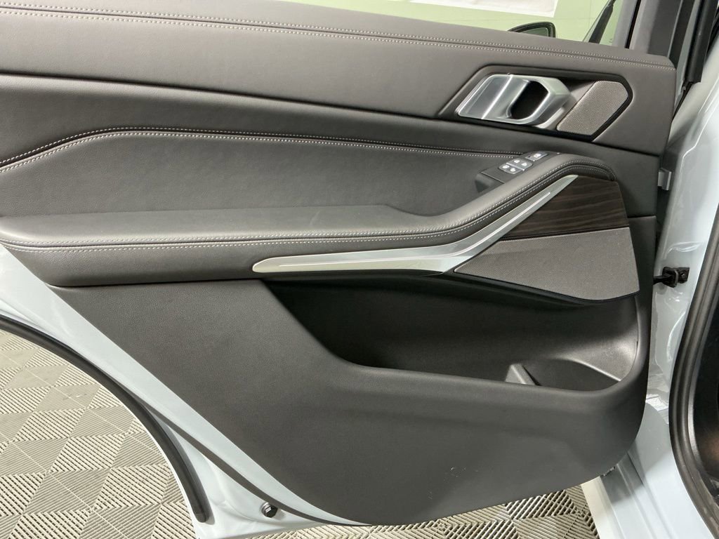 Used 2026 BMW X7 xDrive40i w/ M Sport Package image 26