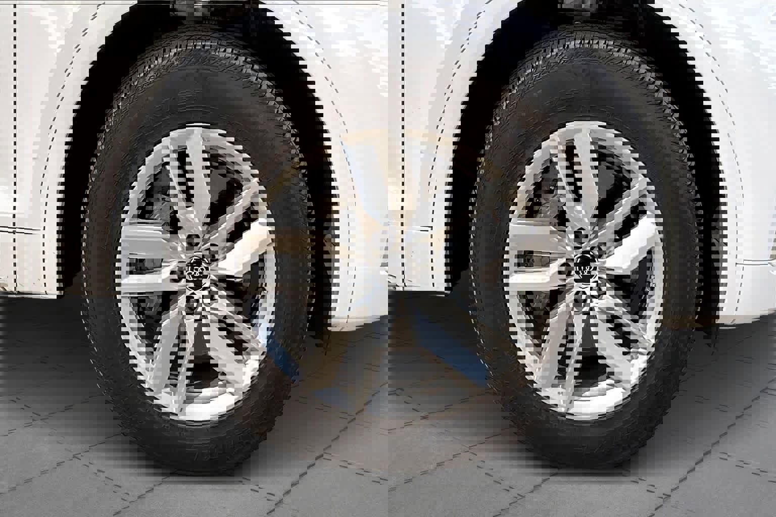 Used 2024 Audi Q5 2.0T Premium w/ Convenience Package image 11