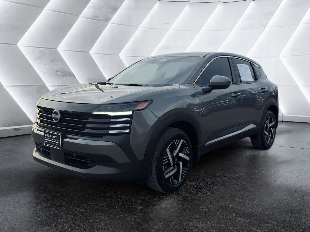 Used 2025 Nissan Kicks SV w/ Illumination Package image 3