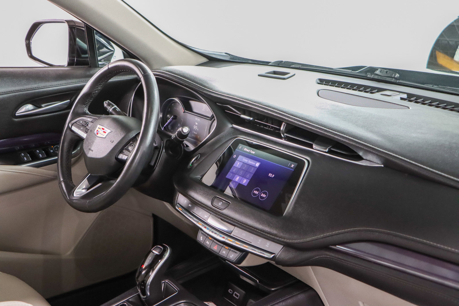 Used 2023 Cadillac XT4 Luxury w/ Cold Weather Package AWD/4WD image 26